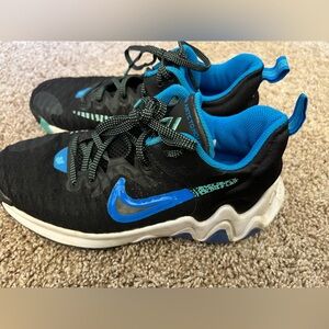 Boys Nike Giannis Antetokounmpo Sneakers Size 4